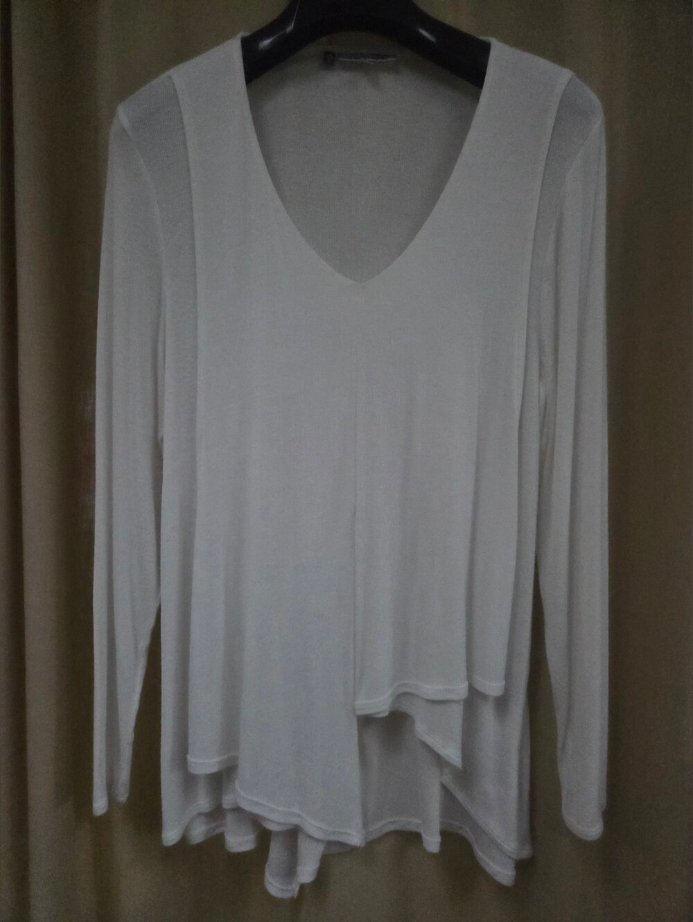 Jennifer Lopez White Large Long Sleeve V-Neck Asymmetrical Hem Top